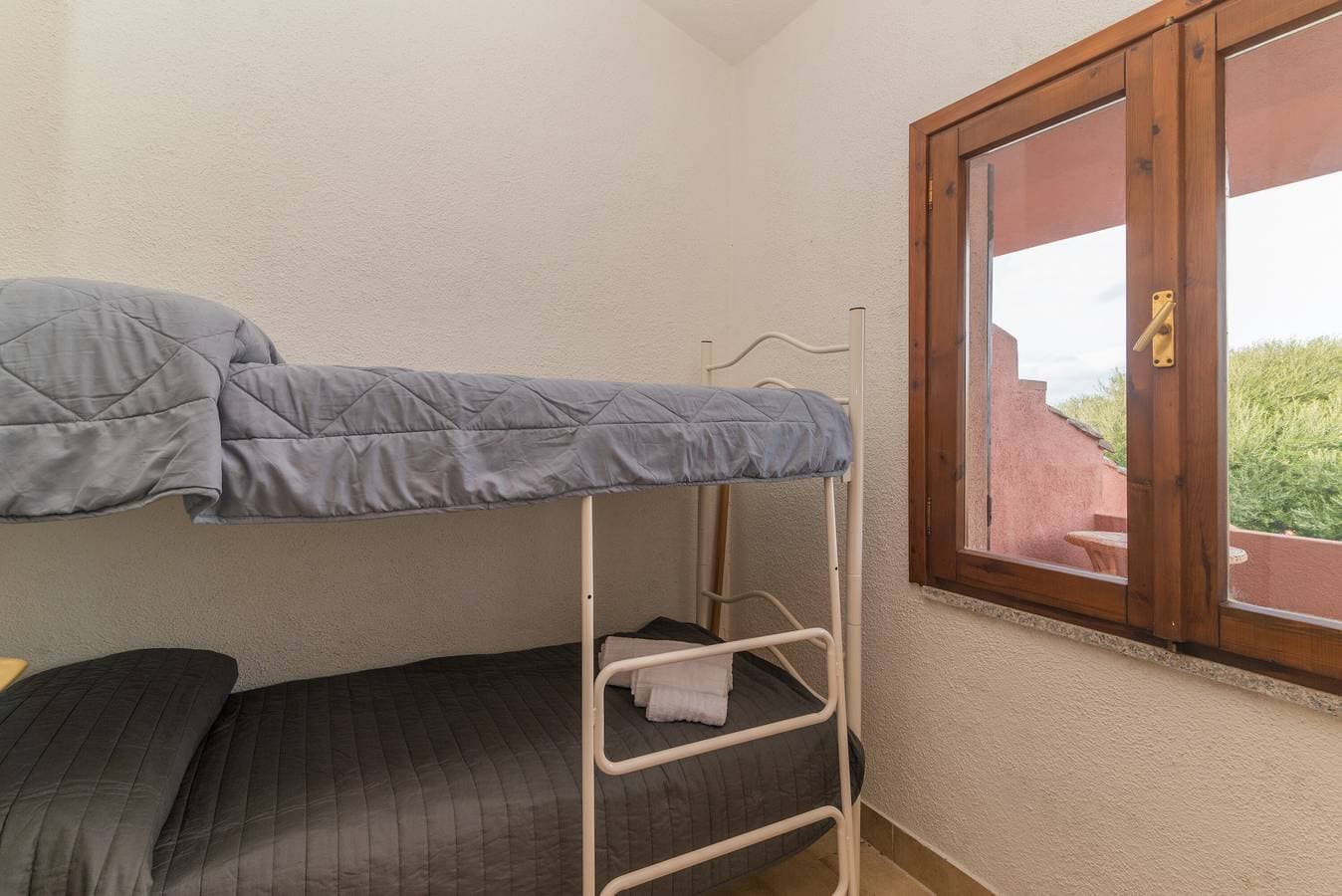 Foto 13 von 21: Palau: 3-Zimmer-Wohnung mit Meerblick und Garten