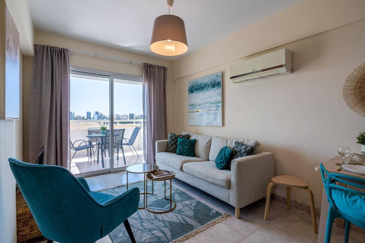 Sunny 2-BR Apartment & Balcony in Mackenzie 1