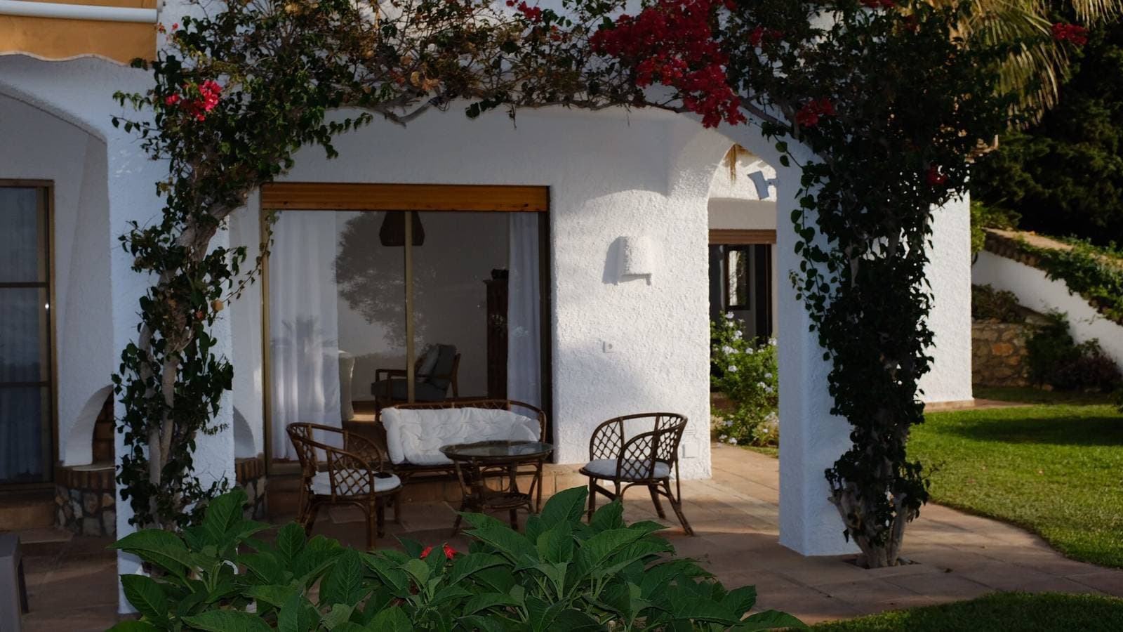 Foto 7 von 25: Villa "Tropical Dream" mit großem Garten, Meerblick, beheiztem Privatpool & WLAN