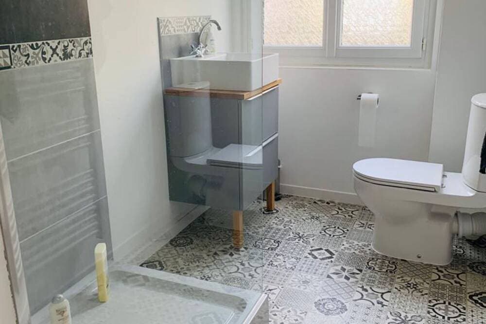 Foto 7 von 25: Apartment-Deluxe-Eigenes Badezimmer-Blick auf das Wahrzeichen