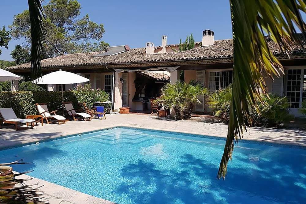 A Villa With Air Conditioning And A Private Pool In A Quiet Setting 1