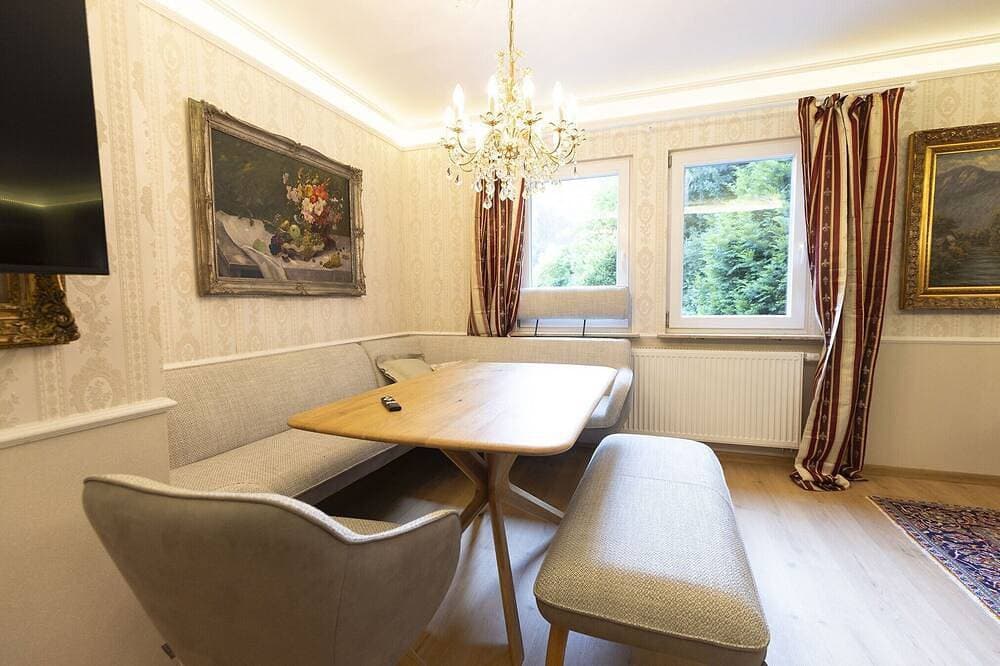 Foto 12 von 18: Ferienwohnung 'Romantik im Schloss' mit Bergblick