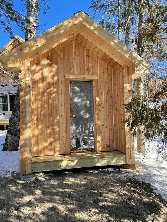 Foto 6 von 19: Lakefront Cabin on Rangeley Lake: Sauna & views