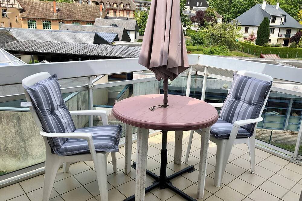 Foto 11 von 12: T1 33m very bright, elevator, balcony, private parking, close to shops