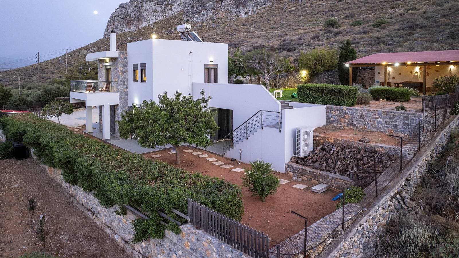 Foto 10 von 51: Villa für 8 Personen mit Balkon