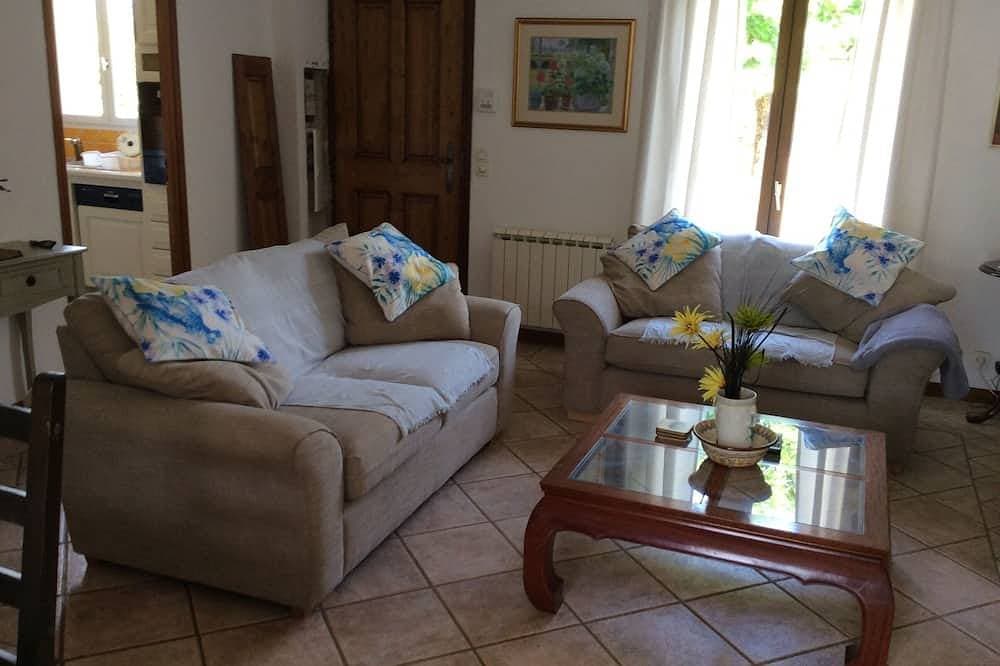 Foto 11 von 30: Schöne ländliche Villa in privaten Garten mit beheiztem Außenpool