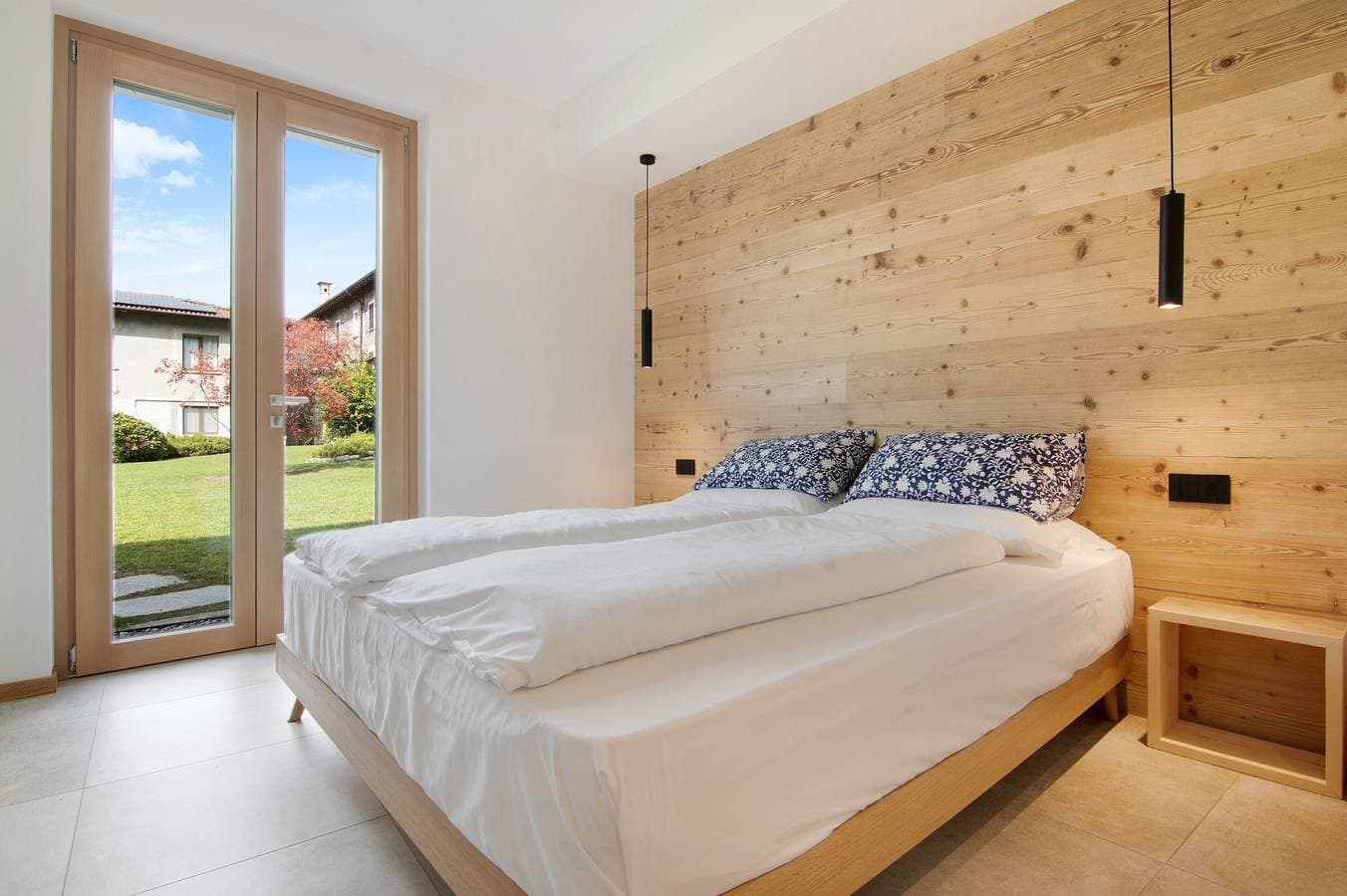 Foto 8 von 35: Ferienwohnung 'La Villa del Lago in Giardino' mit Meerblick, WLAN und Klimaanlage