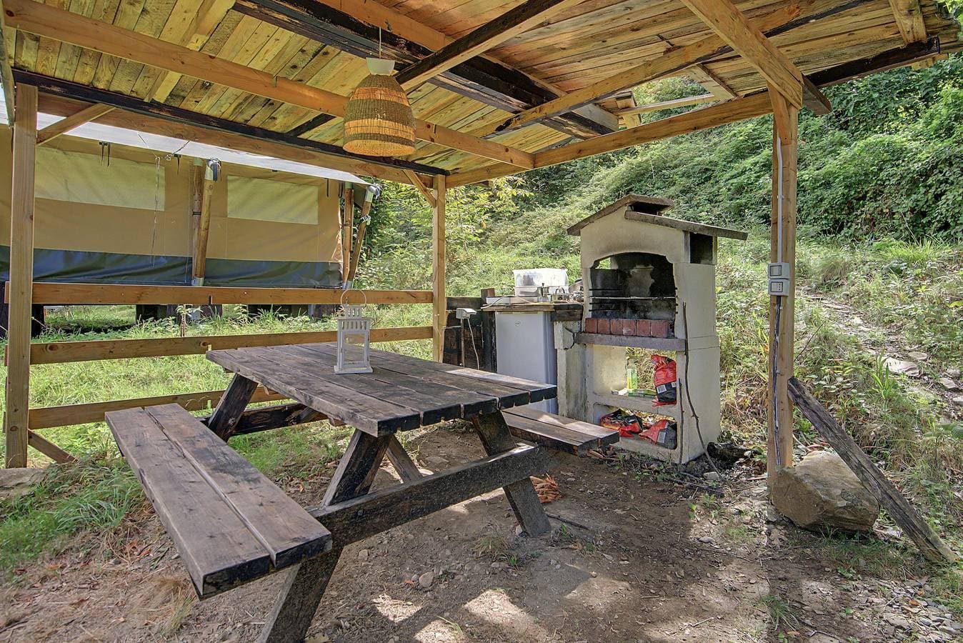 Foto 2 von 21: Glamping 'C Selva Tenda Castagno' mit Grill und Gemeinschaftspool