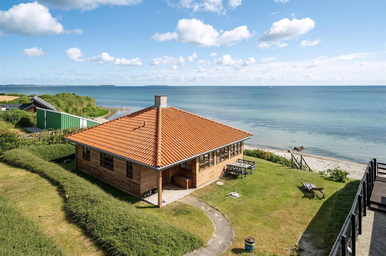 Foto 2 von 33: Pet friendly home in Ullerslev with house sea view