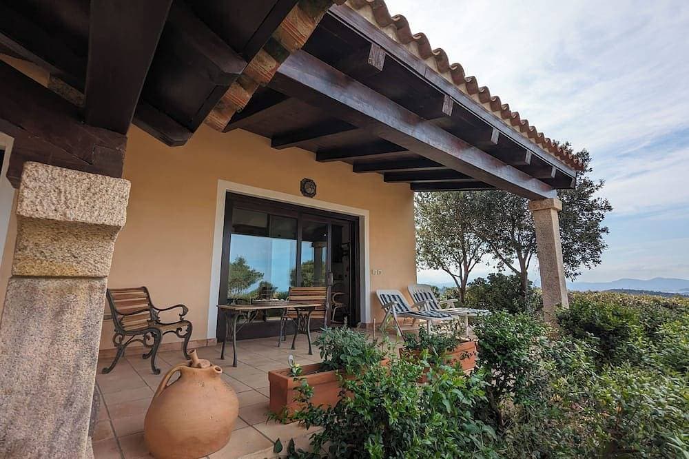 Casa Singola Immersa nel Verde con Vista Mare 1
