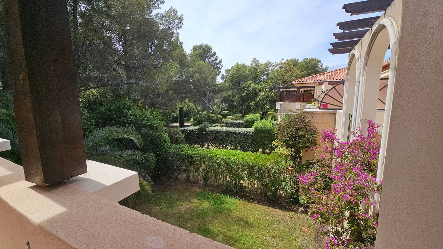Foto 5 von 22: Apartment Gioia: Direkt am Strand mit Pool