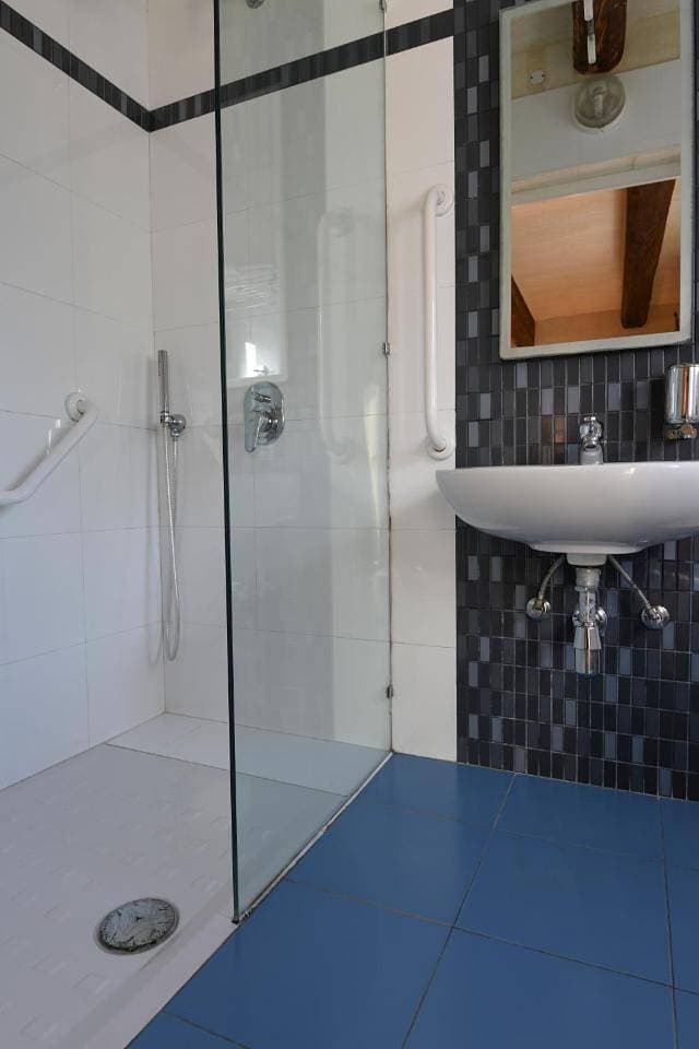 Foto 11 von 12: Superior Triple Room with Partial Sea View