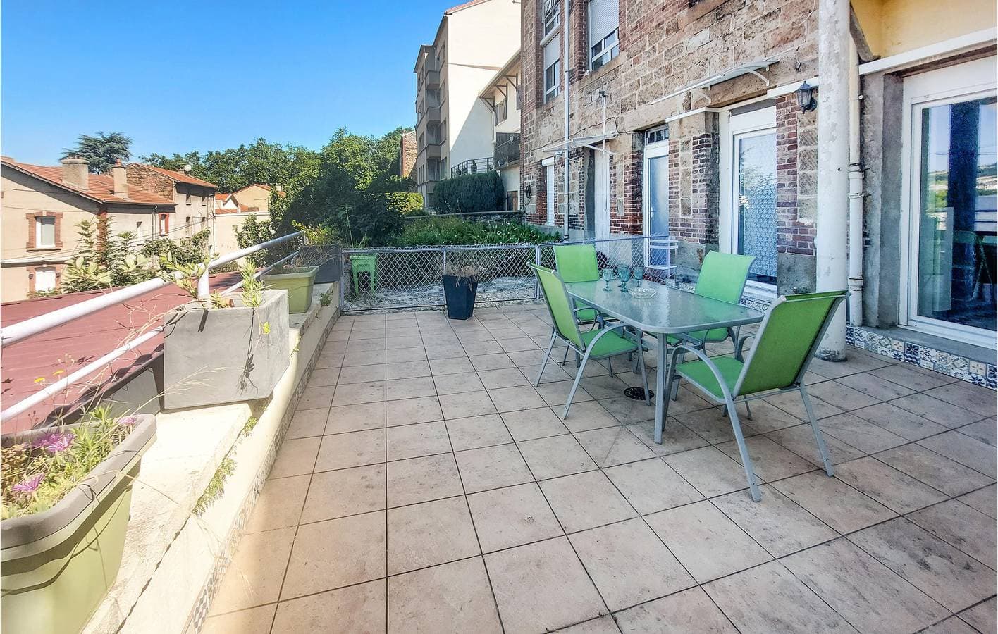 Gemütliches Appartement: TV, Küche, Internet, Grill | 1,5km von Saint-Étienne 1