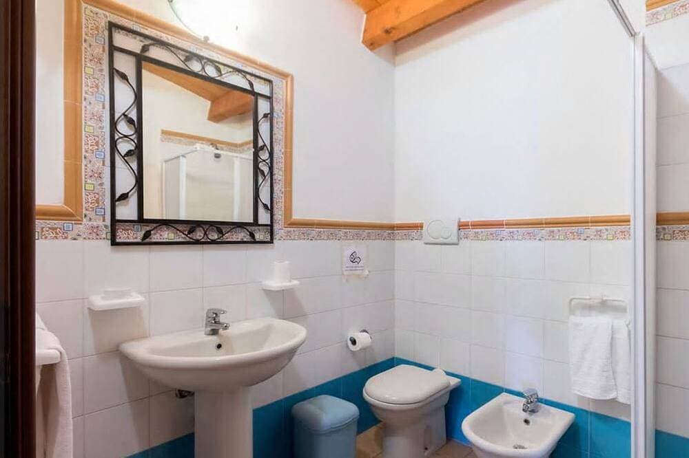 Villa für 8/10 Personen, Meerblick, 4 Schlafzimmer, 2 Bäder, großer privater Garten 1