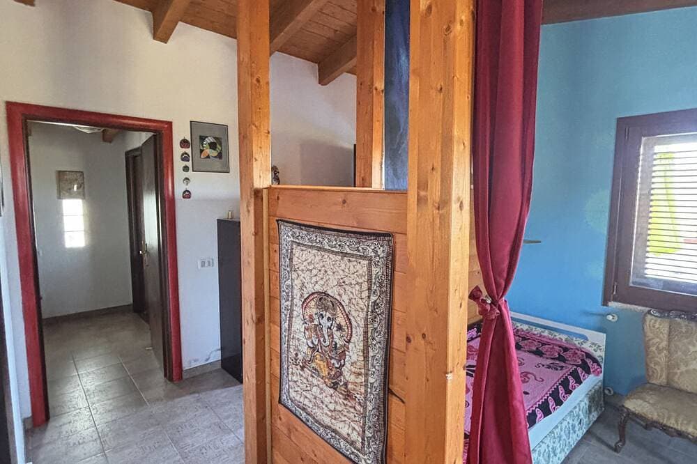 Foto 11 von 30: Landhaus 'Ethnic house & view, Sulcis Relax' mit Bergblick, privater Terrasse & WLAN