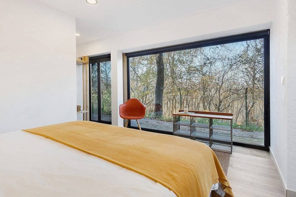 Suite Camélia mit Gemeinschaftspool und privatem Garten 1