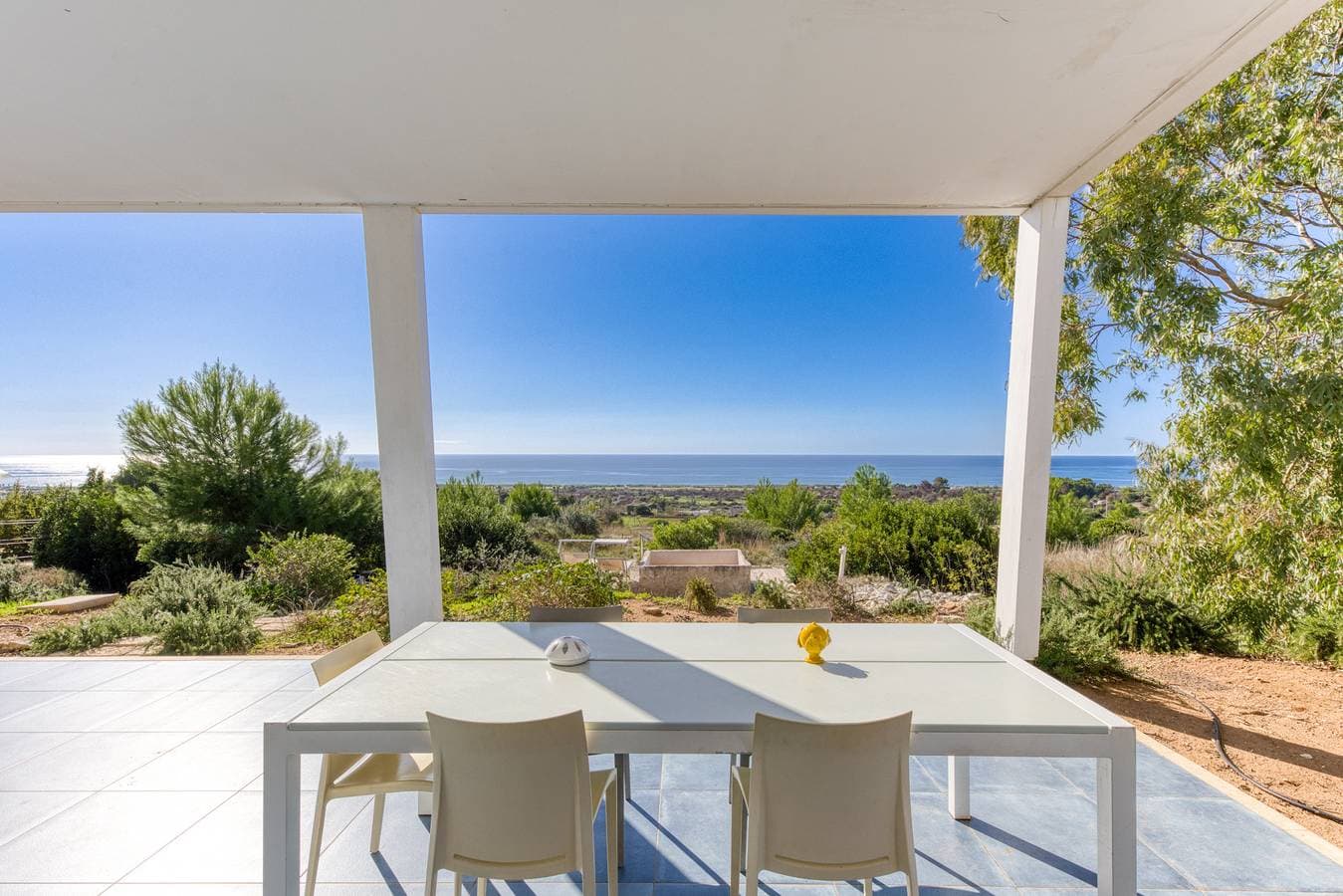 Foto 8 von 55: Strandnähe & 180°-Meerblick: moderne Pool-Villa