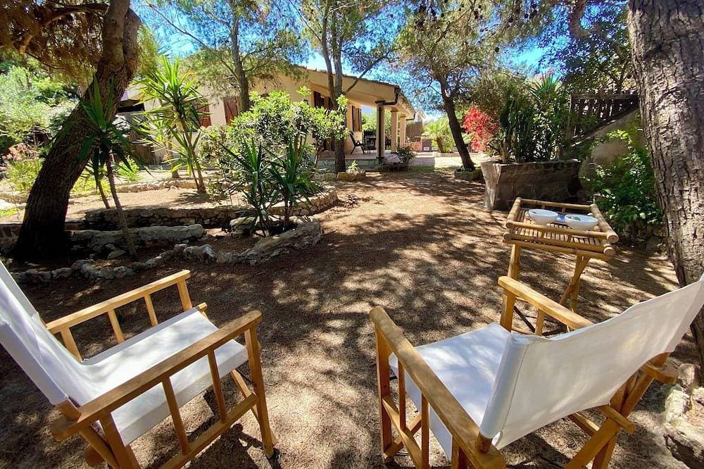 Seaside House with Large Garden for Families in the Sinis Peninsula 1