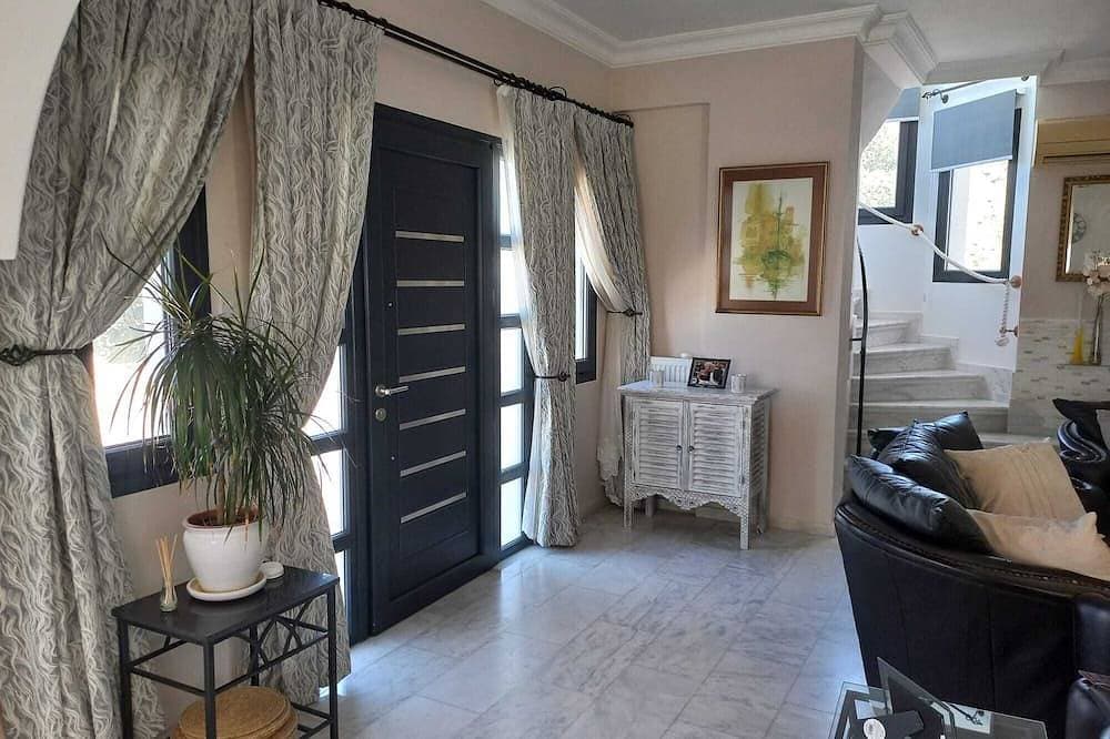 Foto 11 von 30: Geräumige Villa mit 4 Schlafzimmern, privatem Pool und großem Garten, Bellapais.