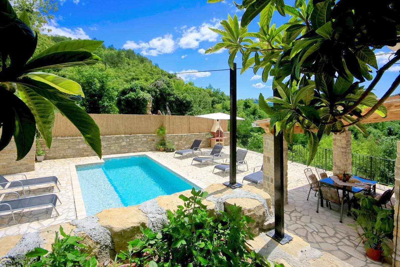 Alba Villa mit herrlichem Blick auf den Pool, Beheizter Pool 1