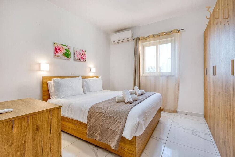 Foto 2 von 28: Seafront 2Br fully equipped home w/comfy bed Qawra