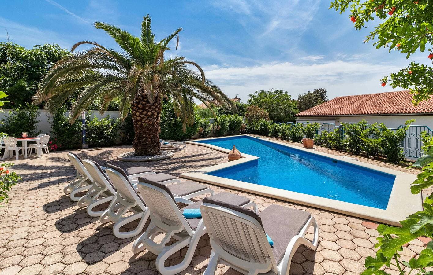 Foto 3 von 35: Gemütliche Ferienwohnung mit Pool, Terrasse und 1,5 km entferntem Strandzugang