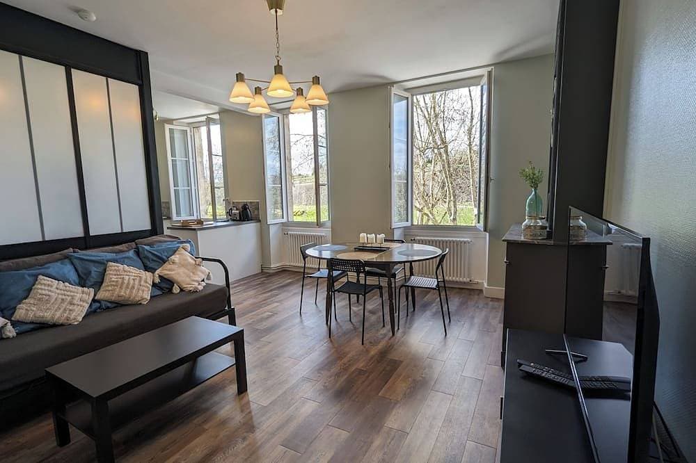 2 Bedroom Apartment in Blaye 1