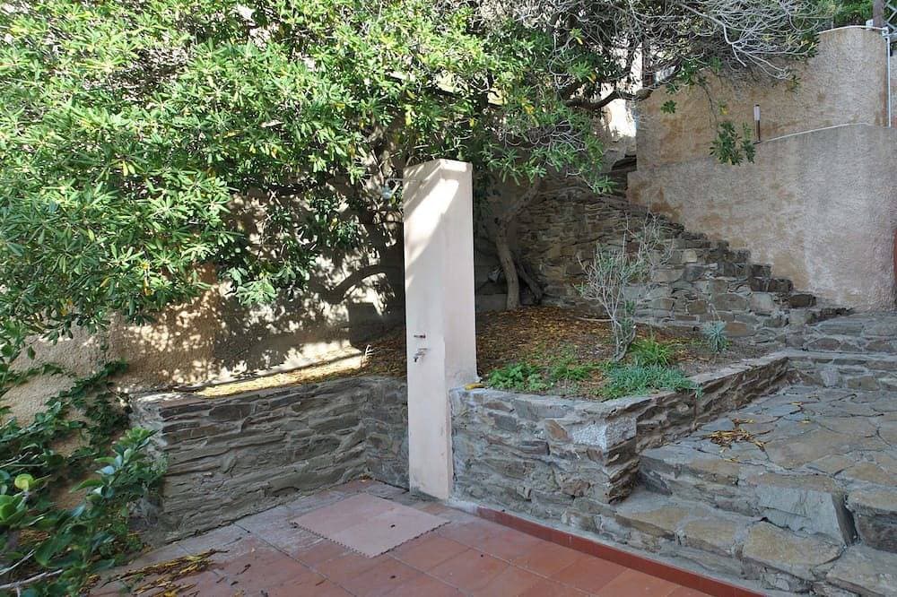 Foto 7 von 12: Sea view house 2 minutes walk from the main beach