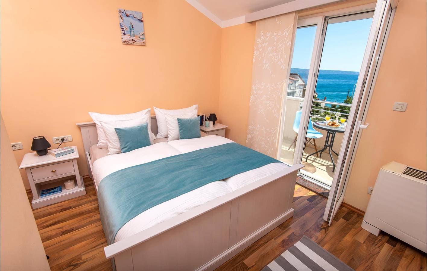 Foto 5 von 16: Apartment mit Meerblick, Terrasse, Küche und WLAN – 1 km zum Strand