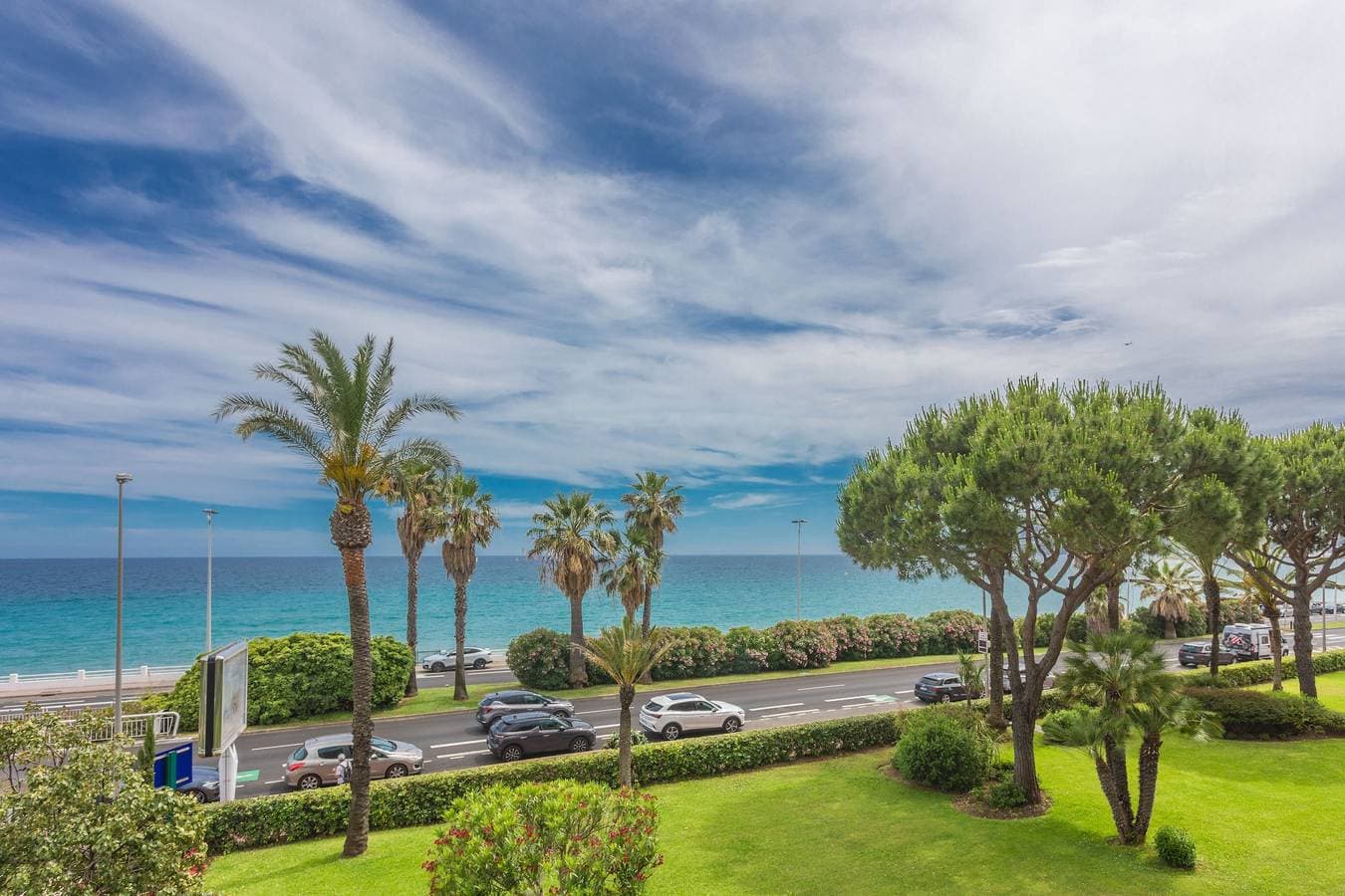 Foto 3 von 27: London Cannes – Gemütliches Apartment mit Meerblick, 10 Min. zum Zentrum