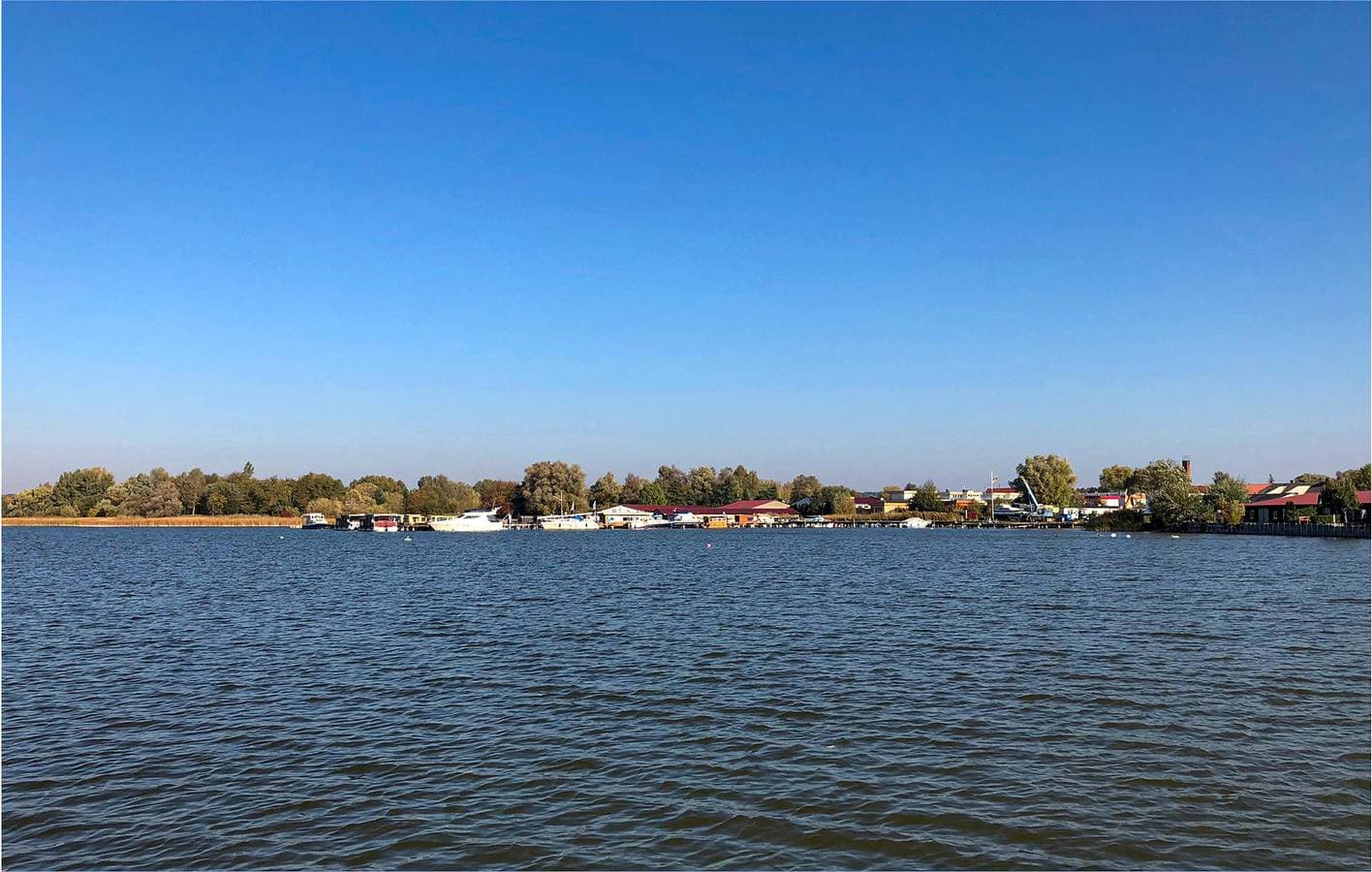 Foto 5 von 16: Gemütliches Hausboot mit Terrasse & WiFi in der Nähe des Stadtzentrums von Neuruppin