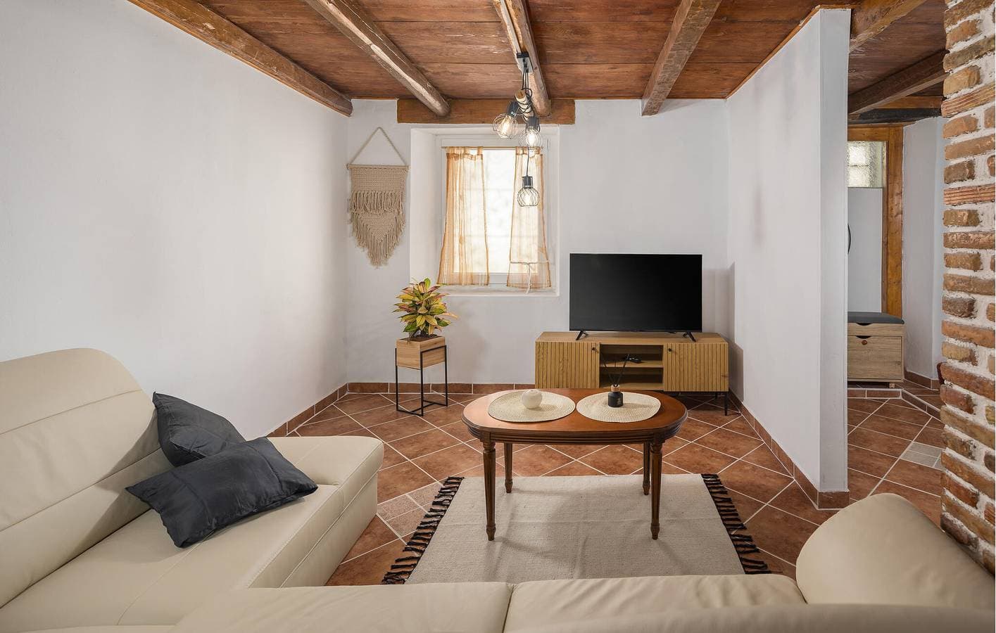 Foto 4 von 27: Geräumige 1-Zimmer-Wohnung mit Terrasse, WLAN und Parkplatz