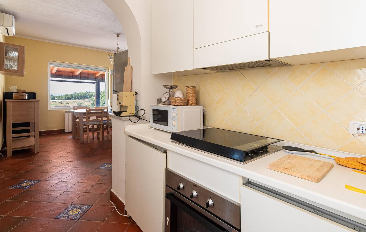 Foto 7 von 41: Gemütliches Strand-Apartment mit AC, Terrasse, Parkplatz & WiFi