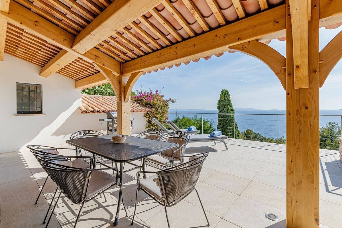 Foto 10 von 24: Villa für 8 Personen mit Terrasse