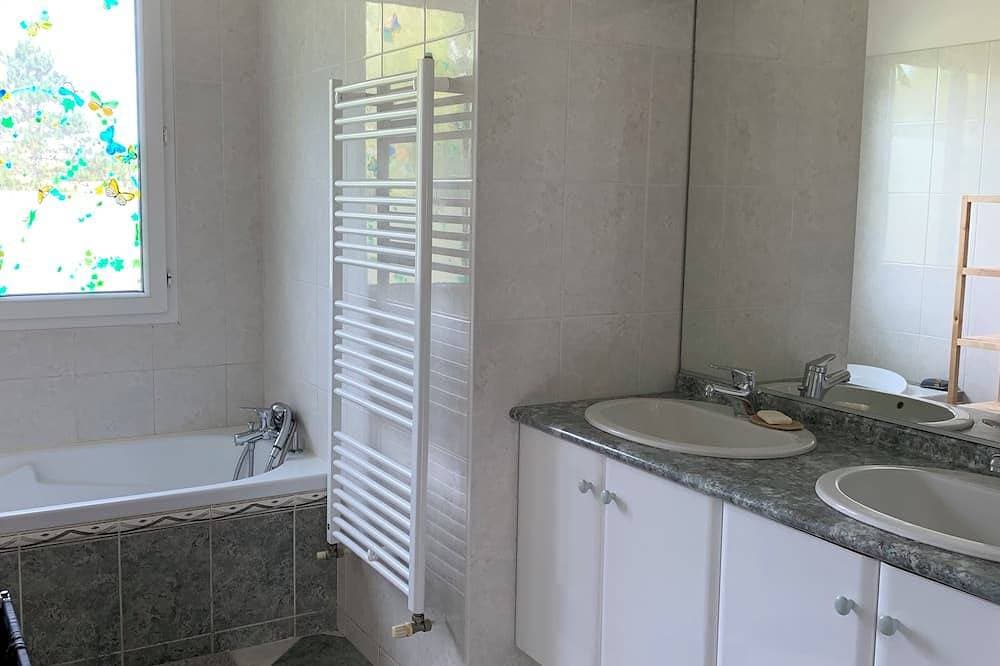 Foto 7 von 30: Villa 230 qm am Rande des Waldes beheizt und Secure Pool Shutter