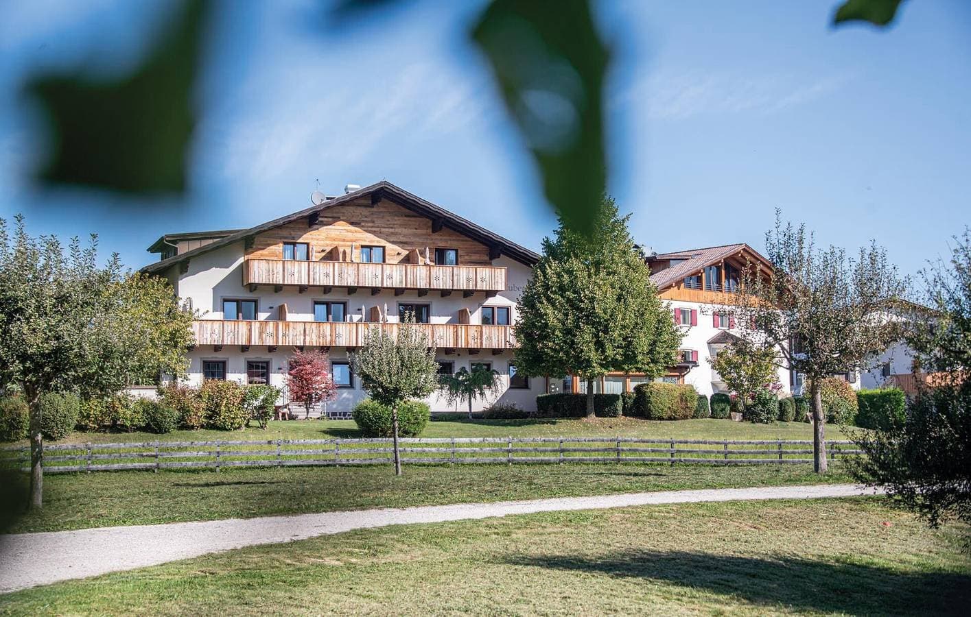Foto 11 von 40: Ferienwohnung 'Aparment Superior 2' mit Bergblick, Gemeinschaftsgarten und WLAN