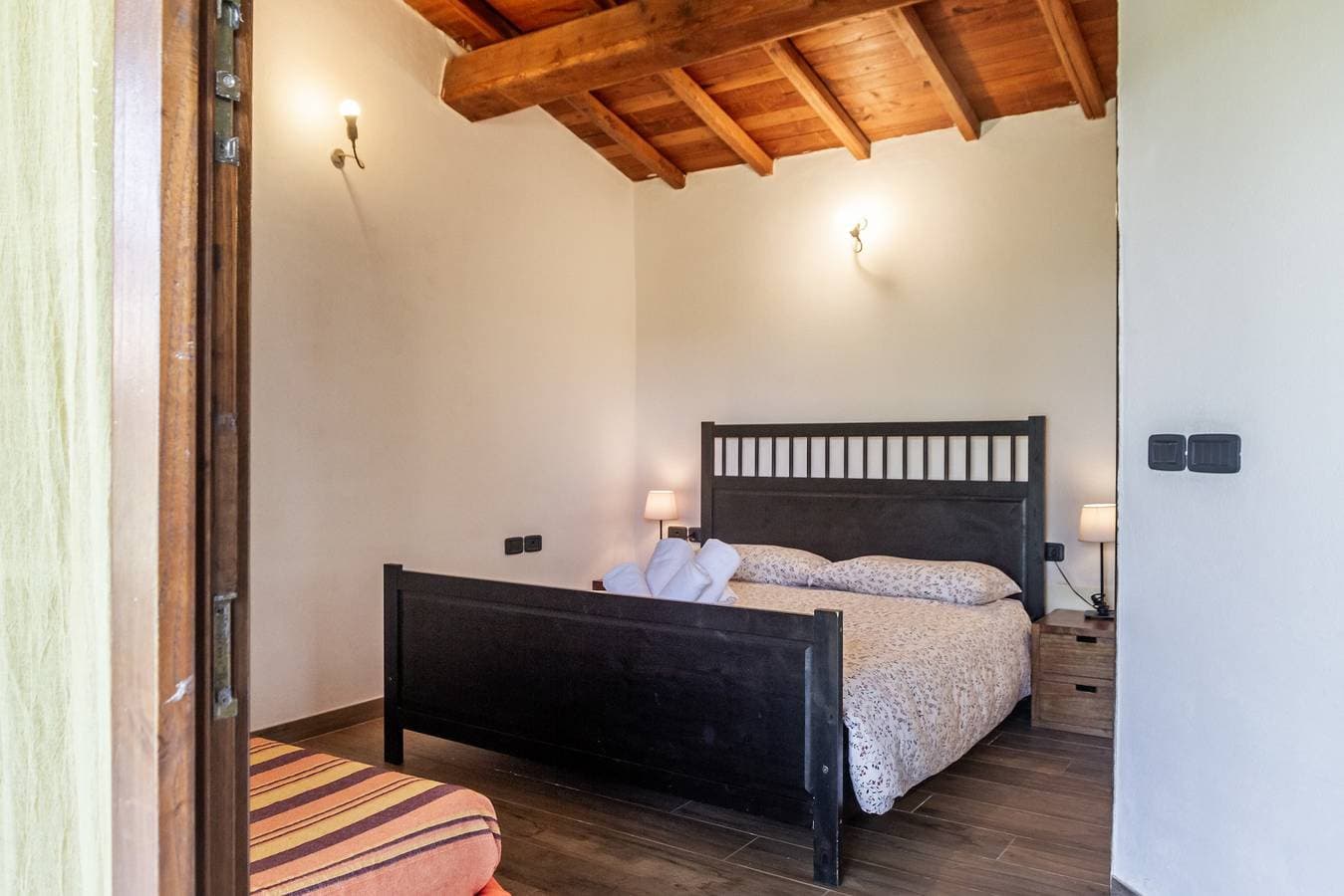 Foto 4 von 36: Zimmer 'Grecale' mit Gemeinschaftspool und Klimaanlage