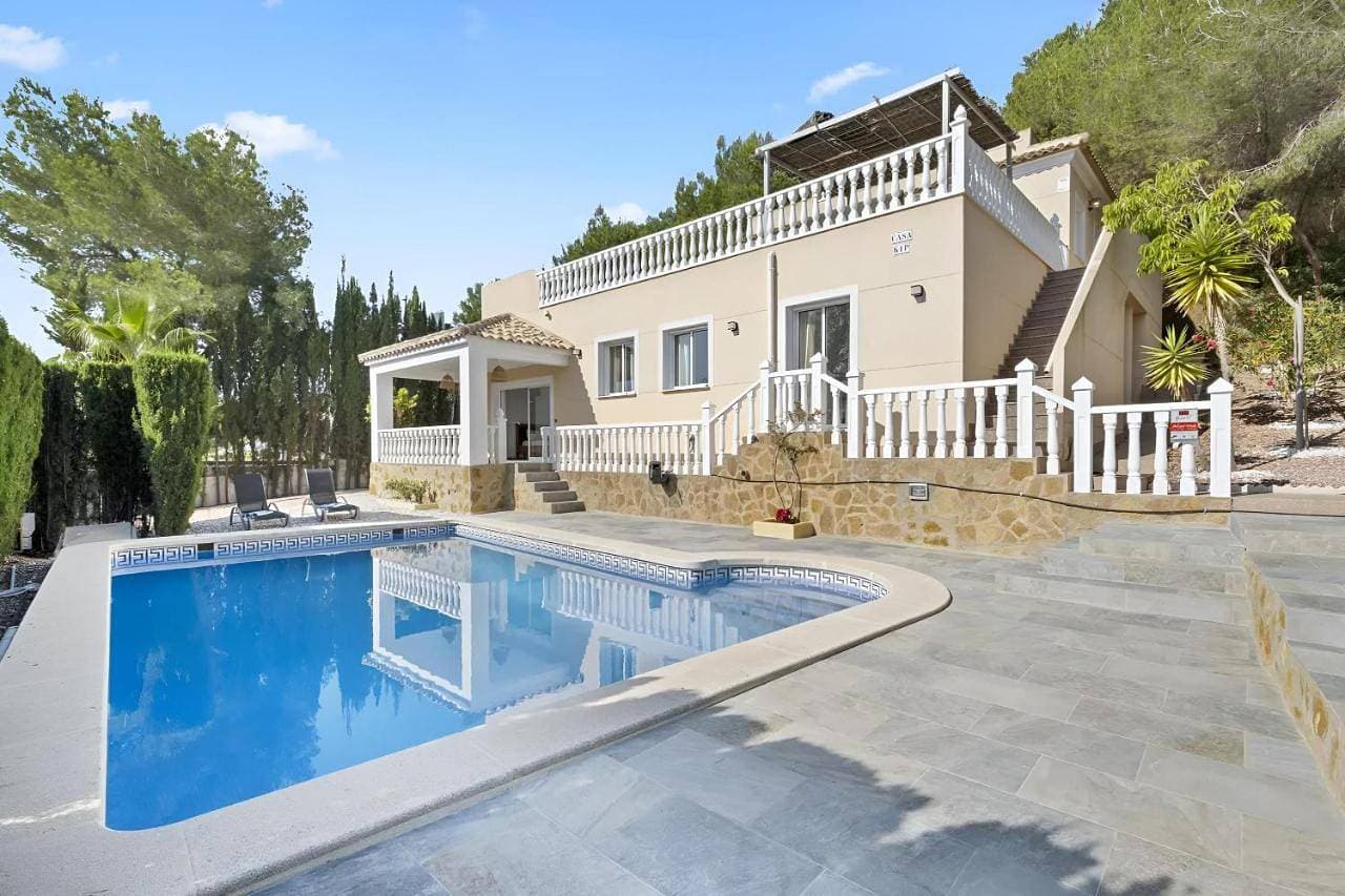 Villa KIP, private pool & jacuzzi surrounded by nature 1