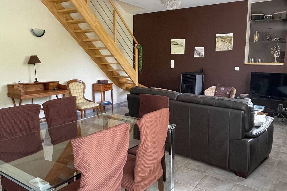 Foto 10 von 16: A charming, renovated house with an enclosed garden, located 1 km from Pors Carn Beach.