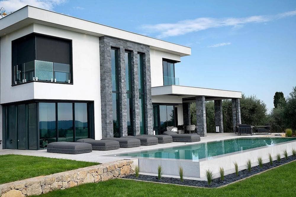Medusa's House: French Riviera 1