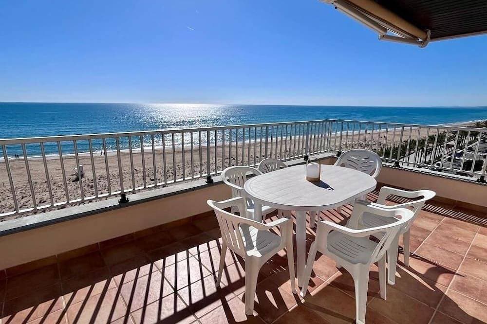 Geräumiges 3-Zimmer-Apartment direkt am Strand. Rodes-72 1