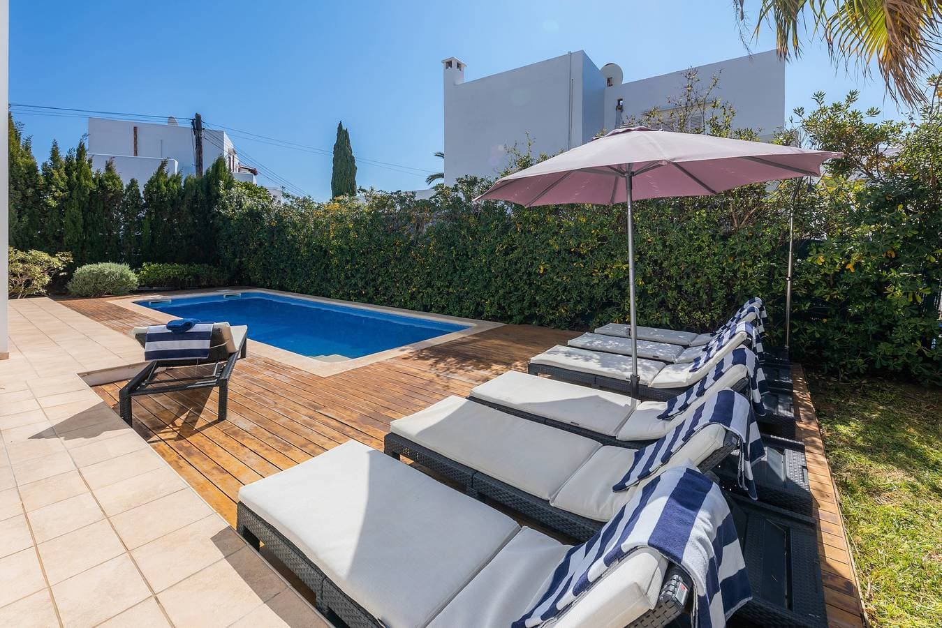 Foto 5 von 41: Fantastische Villa mit Pool, Dachterrasse, Klimaanlage und WLAN
