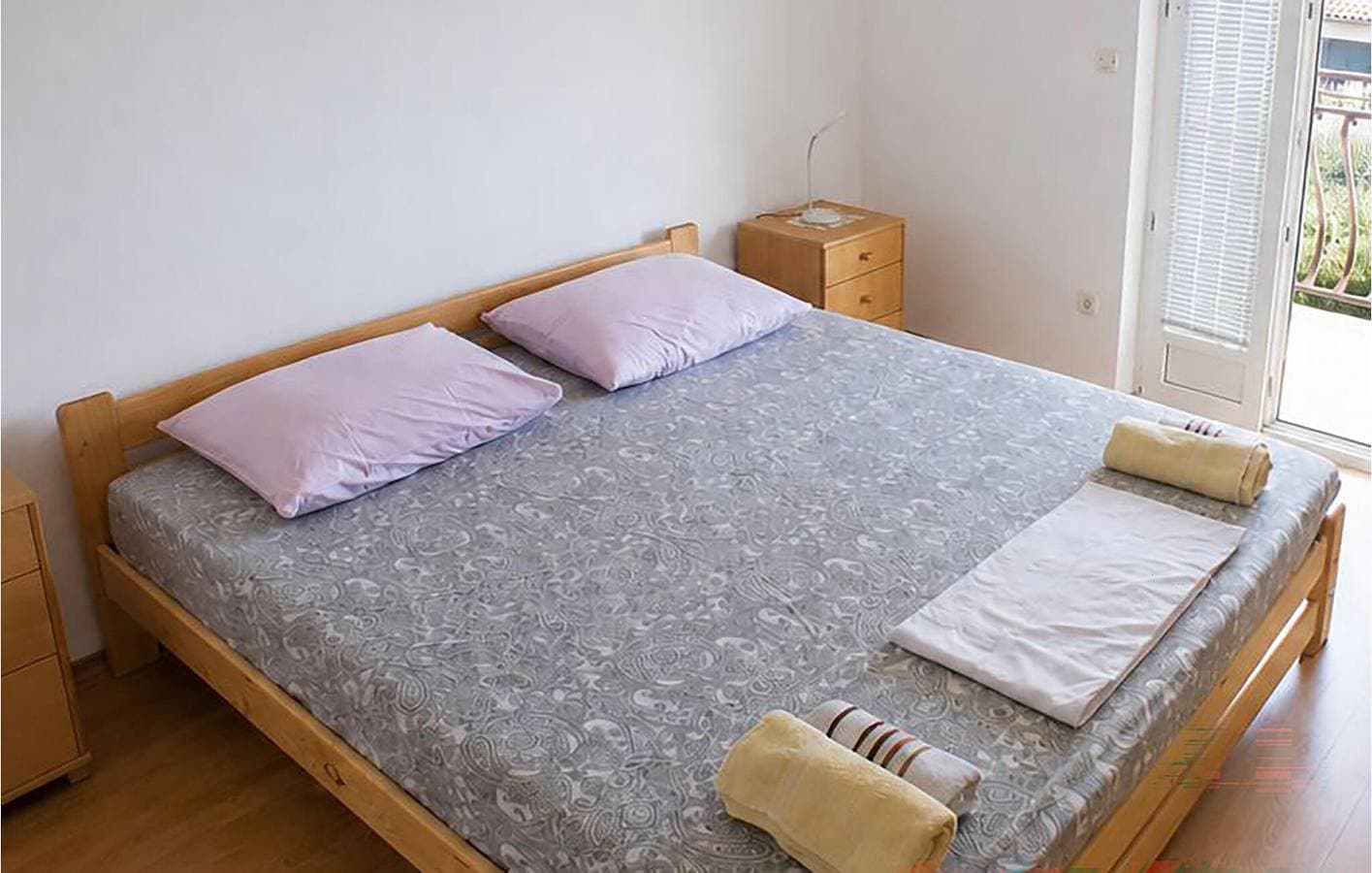 Foto 11 von 23: Gemütliche 300 m zum Strand: Klimatisierte Wohnung mit Terrasse und Parkplatz