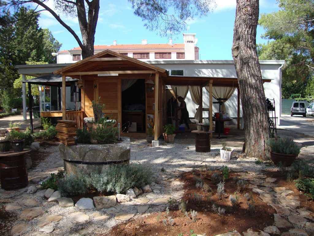 Foto 8 von 43: Mobilehome mit Klimaanlage und Terrasse