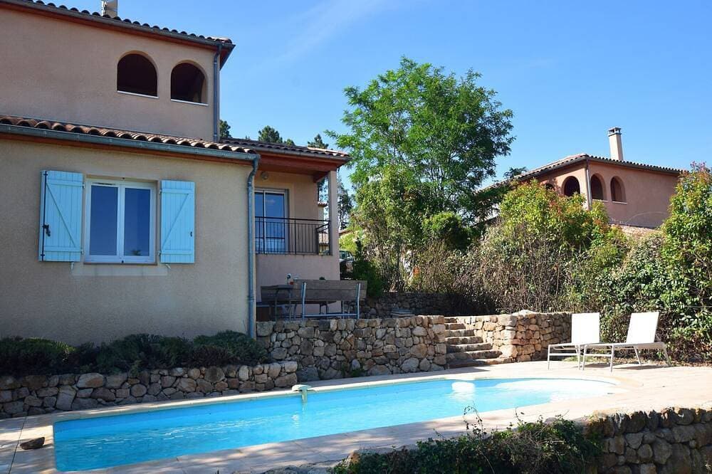 Hangvilla mit Pool, Joyeuse 1