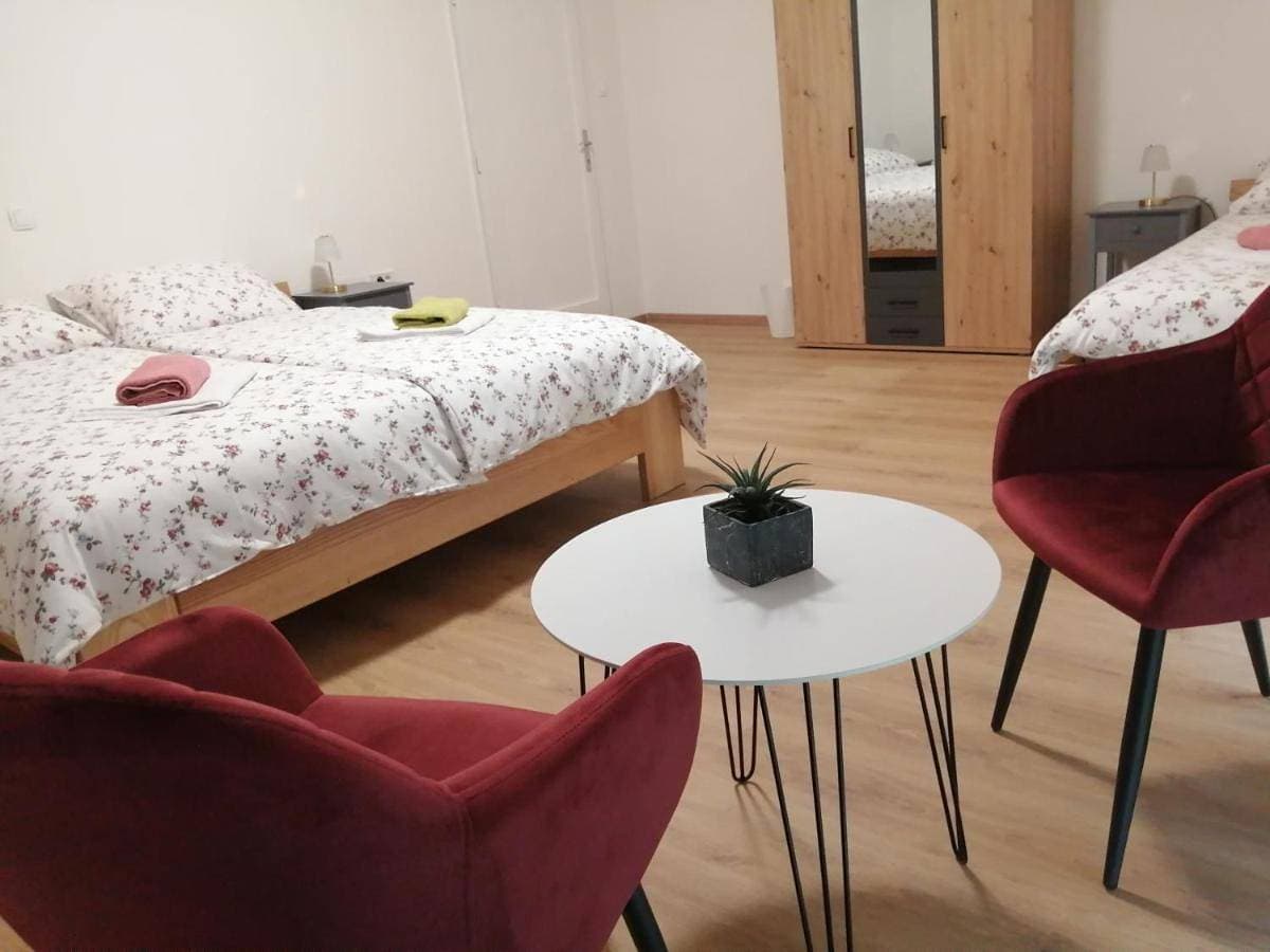 Foto 2 von 12: Two-Bedroom Apartment