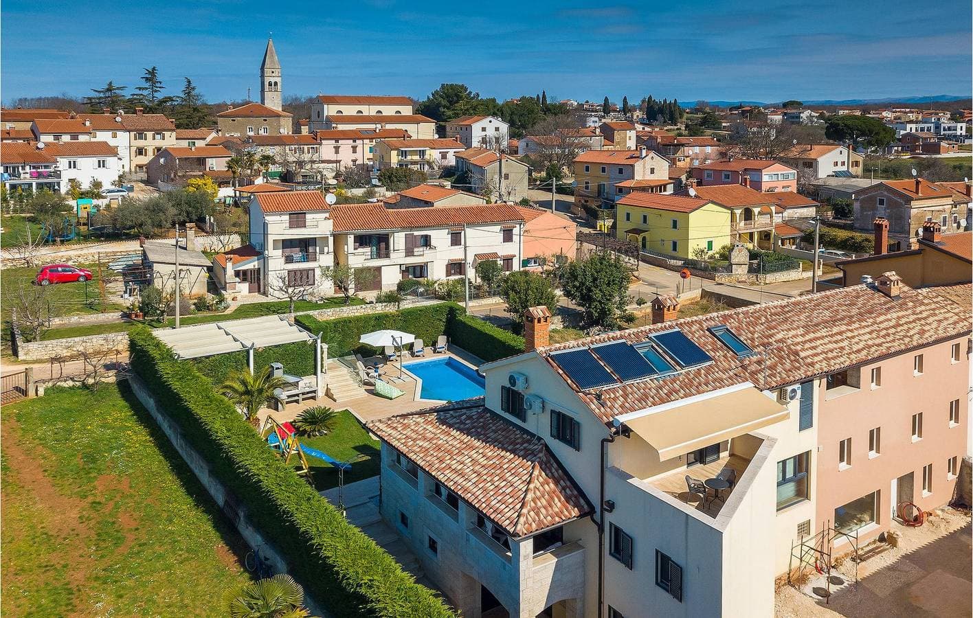 Gemütliche 2-Zimmer-Wohnung mit Pool, WLAN und Parkplatz in der Nähe von Labinci und dem Restaurant Žardin 1