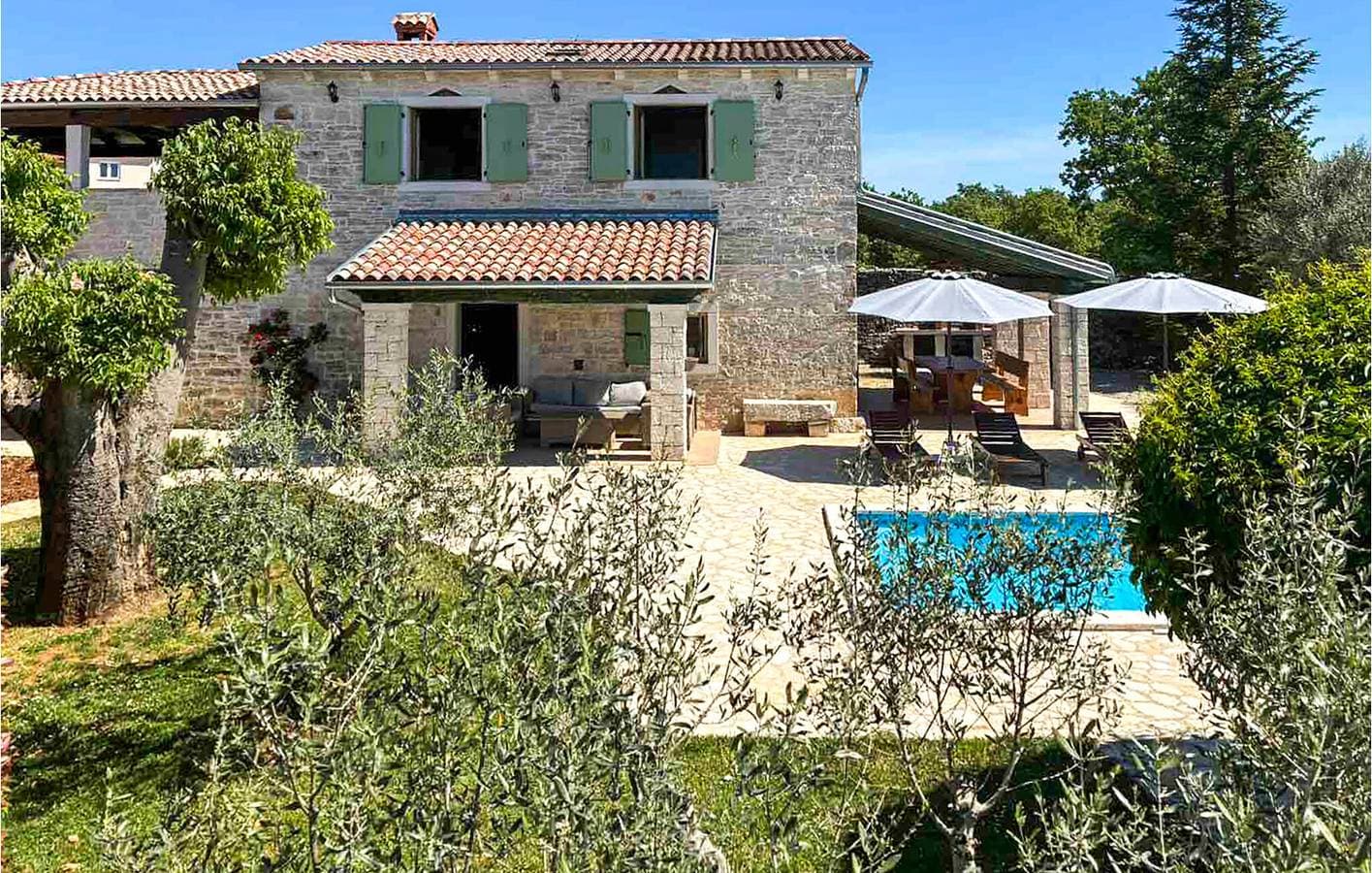 Foto 8 von 31: Geräumige 2-Zimmer-Wohnung mit Pool und Terrasse in der Nähe des Stadtzentrums von Jakovici