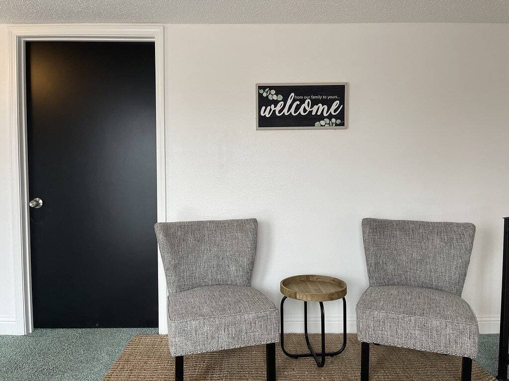 Foto 12 von 14: Downtown Retro Modern Flat, 3 blocks from the beach!