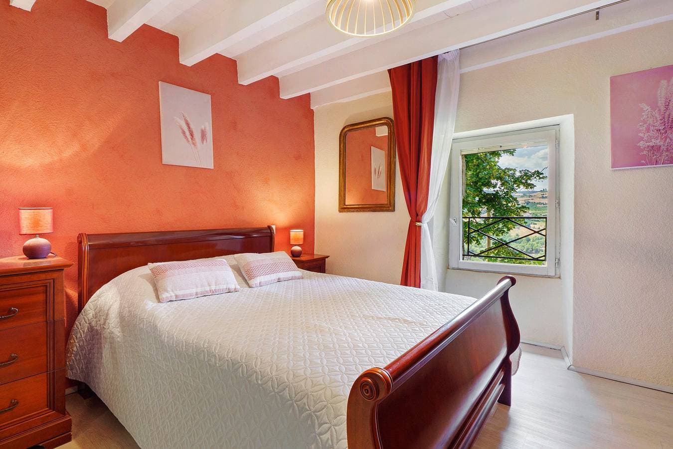 Foto 2 von 32: Bed & Breakfast 'Chambre Tilleul mit Pool', Bergblick, Gemeinschaftspool, WLAN